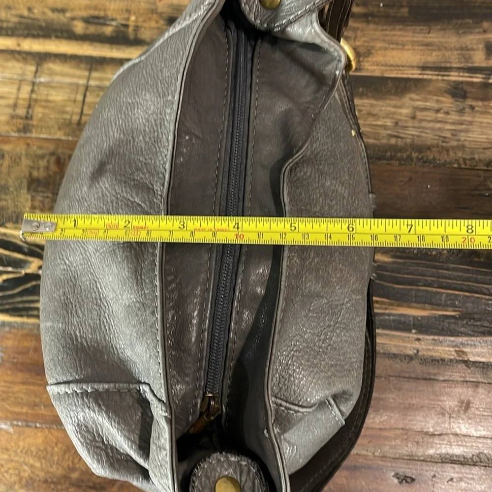 Italian made hobo purse in gorgeous grey leather - it’s so classic! - Picture 14 of 17